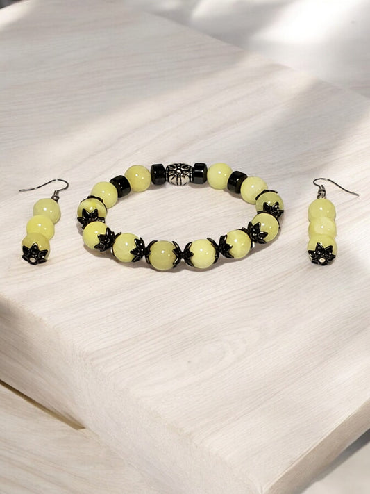 Light Yellow Glass Bead Bracelet with matching earrings